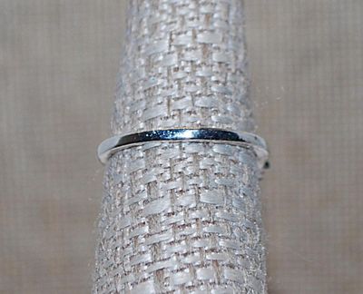 Size 6½ Marquise-Cut "Crackled" Blue Jade-Style RING with Triple Clear Stone Sise Accents on a Silver Tone Band (3.1g)