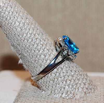 Size 10¼ Marked .925 - Large Beautiful OVAL BLUE Stone RING with Jeweled Surround & Side Accents on a Silver Band (4.2g)