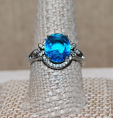 Size 10¼ Marked .925 - Large Beautiful OVAL BLUE Stone RING with Jeweled Surround & Side Accents on a Silver Band (4.2g)