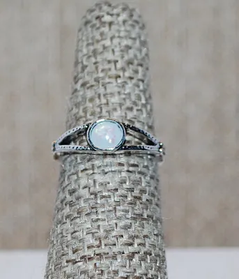 Size 5½ SMALL ROUND Blue Iridescent Opaque Stone RING with Silver Colored "Brace" Setting on a Silver Tone Band (1.9g)