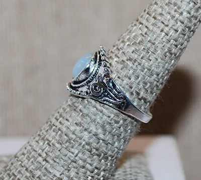 Size 7 Oval Blue Iridescent Opaque Stone RING with Silver Colored Ribbon Surround on a Silver Tone Band (4.4g)