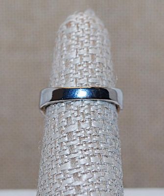 Size 6½ Pointed Oval "Party" Style RING with Green Perimeter Stones, Clear Accents Stones and Filagree Center on a Silver Tone...