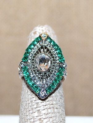 Size 6½ Pointed Oval "Party" Style RING with Green Perimeter Stones, Clear Accents Stones and Filagree Center on a Silver Tone...