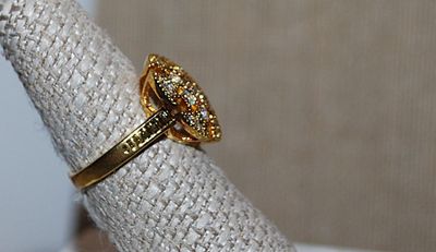Size 7½ Marked .925 - Gold Colored Sculptured Setting RING with Small Clear Accent Stones & Gold Colored Silver Band (4.4g)