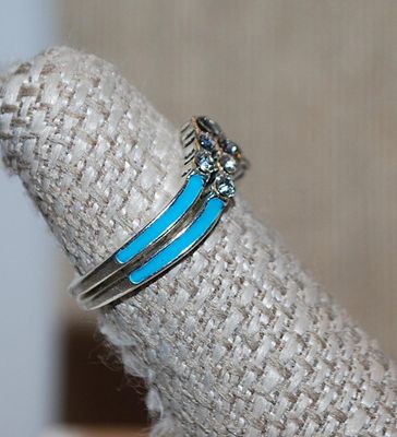 Size 6½ "V" Style 2-RINGS Stackable Set with 5 Clear Round Stones and Baby Blue Colored Side Accents on a Silver Tone Band (3.0g)