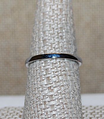 Size 8 Long Marquise Cut Light BLUE Main Stone RING with 2 Clear HEART Shaped Accent Stones on a Silver Tone Setting and Band (3.2g)