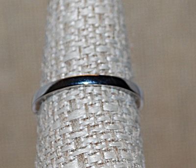 Size 8¼ Triple Stones Inside "HEART" Shaped RING with Tiny Stones Side Accents on a Silver Tone Band (2.7g)