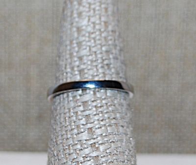 Size 7¼ Marked .925 Light BLUE Rectangle Glass Stone RING with a 16 Round Clear Stones Surround on a Silver Setting & Band (4.4g)