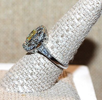 Size 9½ Marked .925 Lemon Colored Square Stone RING with Layered Clear Stones Surround & Side Accents on a Silver Band (5.1g)