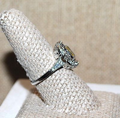 Size 9½ Marked .925 Lemon Colored Square Stone RING with Layered Clear Stones Surround & Side Accents on a Silver Band (5.1g)