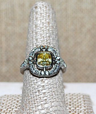 Size 9½ Marked .925 Lemon Colored Square Stone RING with Layered Clear Stones Surround & Side Accents on a Silver Band (5.1g)
