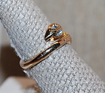Size 8¼ Double Headed SNAKE RING with CLEAR EYES + Dimpled Head and Neck on a Silver Tone Band (3.5g)