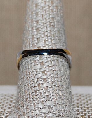 Size 9 Marked .925 - Round Clear Main Stone CRISS-CROSS 2-TONE RING with BOTH Jeweled Gold Bands & Silver Tone Bands (4.1g)