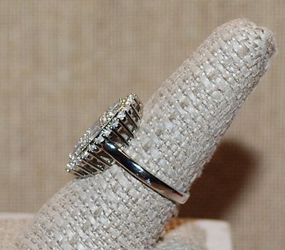 Size 9 Marked .925 OVAL Party Style RING with Beautiful Clear Round Stones Surround and Vertical Baguettes on a Silver Band (5.4g)
