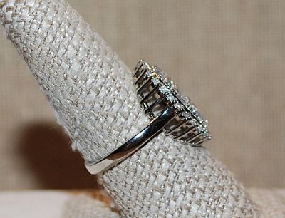 Size 9 Marked .925 OVAL Party Style RING with Beautiful Clear Round Stones Surround and Vertical Baguettes on a Silver Band (5.4g)