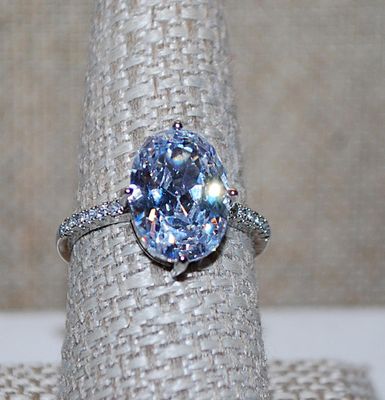 Size 9 Large Oval Beveled Translucent Stone RING with Side Band Accent Stones on a Silver Tone Setting (4.5g)