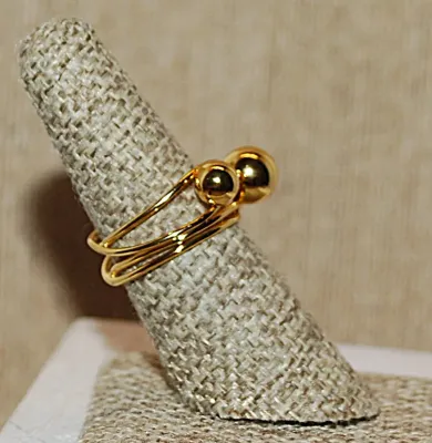Size 7 "WIRES & GLOBES" RING in an All Gold Tone Setting (3.1g)