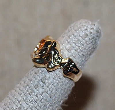 Size 6½ ORANGE AMBER Colored MAIN STONE RING on a "Molten Lava Style" Gold Tone SPLIT BAND Setting (4.8g)