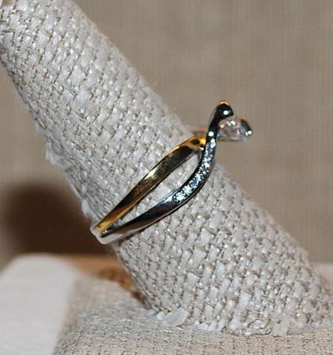 Size 7 Marked .925 - Round Clear Main Stone CRISS-CROSS 2-TONE RING with BOTH Jeweled Gold Bands & Silver Tone Bands (3.3g)