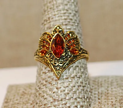Size 7 Marquise-Cut AMBER COLORED STONE RING with Amber Side Accents and "Bronze Colored Vase" Style Setting (4.0g)