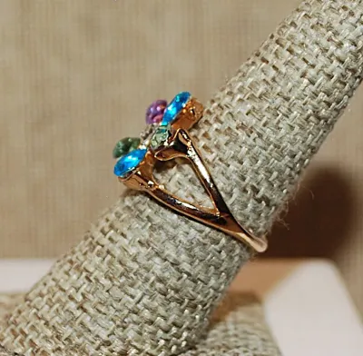 Size 7 Five Petal FLOWER RING with Pink, Green, Clear & Blue Stones on a Gold Tone Band (3.5g)