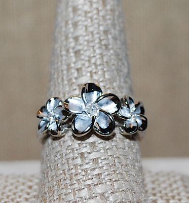 Size 10 Marked .925 - "Shades of Silver" FLOWER PETALS RING Each with a Single Clear Stone Center on a Silver Setting (5.2g)