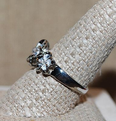 Size 10 Marked .925 - "Shades of Silver" FLOWER PETALS RING Each with a Single Clear Stone Center on a Silver Setting (5.2g)