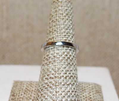 Size 8½ Marked .925 Thin 4 Panel Blue & Green Sections Ring on a Silver Band (2.1g)