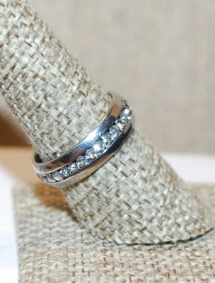 Size 8½ Infinity Styled Silver Tone Ring with Clear Stones Band All Around (3.4g)