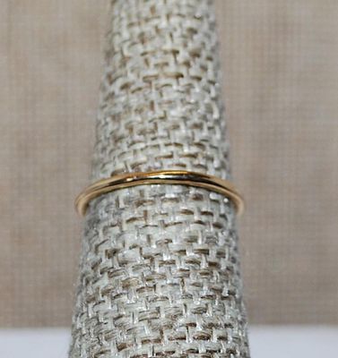 Size 6 Delicate Horizontal Clear Stone & 2 Round GREEN Stones on a Gold Tone Band (1.0g)