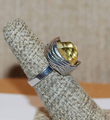 Size 5¾ Light YELLOW Beveled Clear Round Glass Stone RING in a Silver Tone Swirled "NEST" and Silver Tone Band (7.0g)