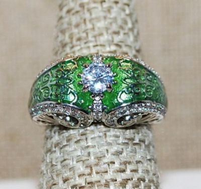 Size 9½ Marked .925 "Puffy" LIME GREEN Party Ring with a Single Main Clear Round Stone on a Silver Band (6.1g)