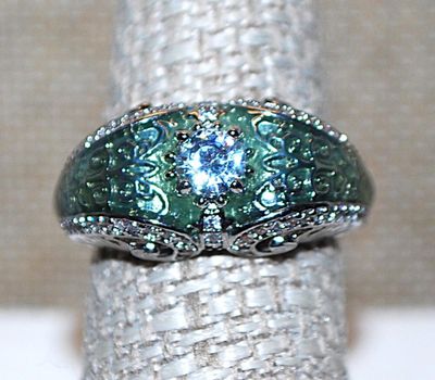 Size 8 Marked .925 "Puffy" LIGHT GREEN Party Ring with a Single Main Clear Round Stone on a Silver Band (6.4g)