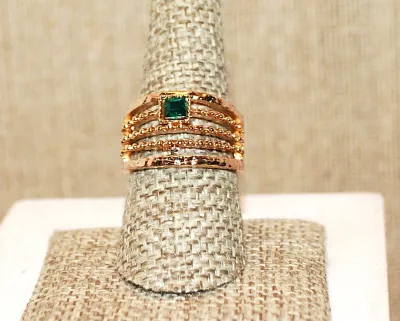 Size 8½ Ladder Style RING with Single GREEN Square Stone on a "Rosie" Gold Band (6.0g)