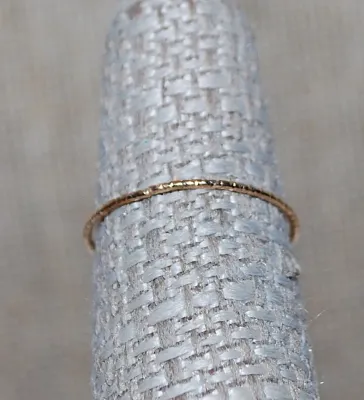 Size 7½ Very Delicate MOVEABLE Faux Pearls RING on a Thin Gold Tone Band (0.4g)