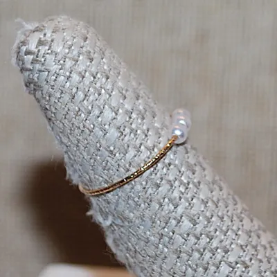 Size 7½ Very Delicate MOVEABLE Faux Pearls RING on a Thin Gold Tone Band (0.4g)
