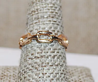 Size 8¾ Six Horizontal LOOPS RING with 3 Jeweled Loops on a Gold Tone Band (1.9g)