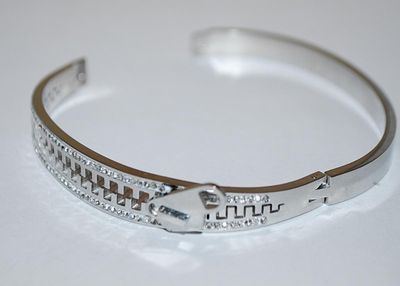 ***NEW SALE PRICE*** Fun Silver Colored Oval "ZIPPER' BRACELET (2¼" x 1¾") with Side Opening/Lock and Outer Edges and...
