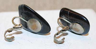 VINTAGE 1950's Odd-Shaped Black-Lined Agate Stone Earrings (1" ) with a Snap-On Clasp