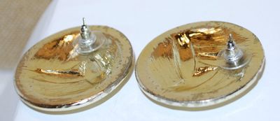 Large Round Gold-Colored EARRINGS (1½" Diam.) with Raised Lines and a Stud Clasp