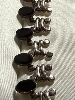 FANTASTIC CONDITION VINTAGE TAXCO .950 SILVER ONYX NECKLACE 17" LONG WEIGHING 116.1 GRAMS TW IN VG PREOWNED CONDITION.