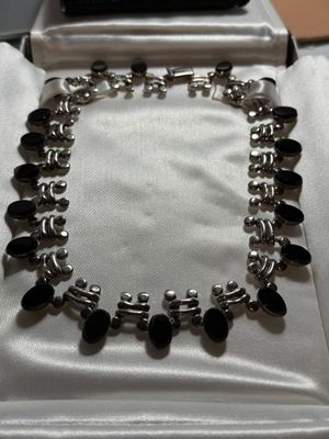 FANTASTIC CONDITION VINTAGE TAXCO .950 SILVER ONYX NECKLACE 17" LONG WEIGHING 116.1 GRAMS TW IN VG PREOWNED CONDITION.