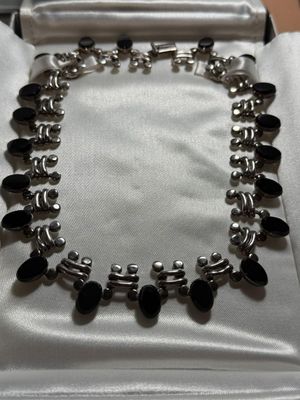 FANTASTIC CONDITION VINTAGE TAXCO .950 SILVER ONYX NECKLACE 17" LONG WEIGHING 116.1 GRAMS TW IN VG PREOWNED CONDITION.