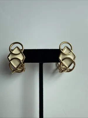 Sale Photo Thumbnail #116: VTG 1980s/90s Trifari Signed Kunio Matsumoto Gold Tone Cream Enamel Earrings
VTG 1980s/90s Trifari Signed Kunio Matsumoto Gold Tone Cream Enamel Earrings. Condition is Pre-owned - Excellent. Shipped with USPS Ground Advantage.