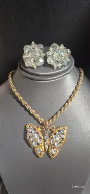 Sale Photo Thumbnail #42: UltraCraft gold tone Butterfly Pendant w/ 16" chain
1.5” wide gold-tone and rhinestone butterfly pendant ....marked on body reserve side
all Rhinestones are original and in place. No damage....just beautiful
snake chain 16" w/lobster clasp....unbranded
