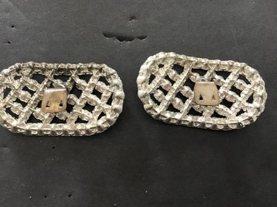 Beautiful Vintage Rhinestone Metal shoe Clip / Clip