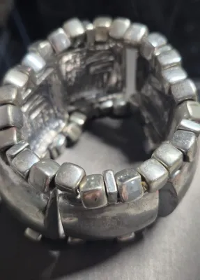Sale Photo Thumbnail #218: MCM 2" silver tone large squares and beads ~ stretch bracelet
> Size: 3"d / 2"h .........71gr
> matt shien, no major scratches, vintage scuffs