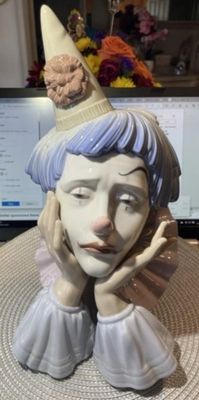Sale Photo Thumbnail #304: Bust of Clown Jester Pierrot Vintage Figurine Porcelain by Lladro Spain 1981 12" Tall in VG Preowned Condition. $20 Domestic Inhouse Shipping.