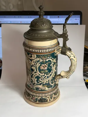 Sale Photo Thumbnail #527: Antique Merkelbach & Wick Character 1/2-Liter Lidded Beer Stein German Late 1800s/Early 1900s Hand Painted in VG Preowned Condition. $15 DOMESTIC SHIPPING.