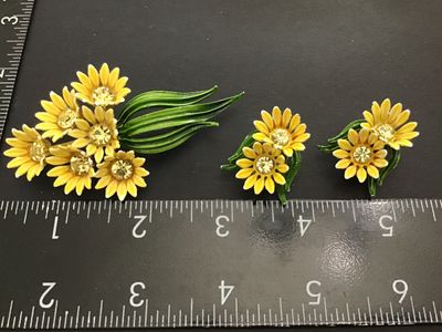 Great Condition Yellow Enamel Metal Rhinestone Set Brooch and Earrings